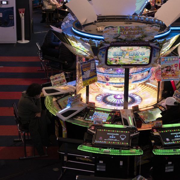 日本のパチンコ：アーケードゲームからギャンブル感覚へ
